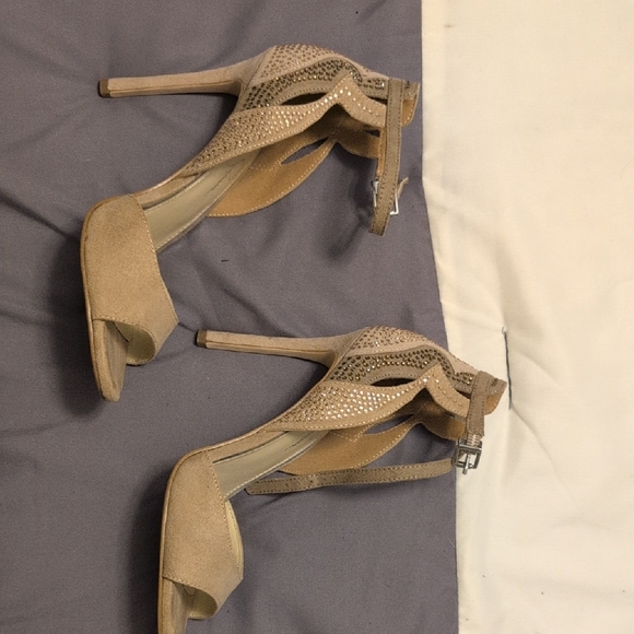 Elegant Beige Stiletto Heels - Picture 1 of 4
